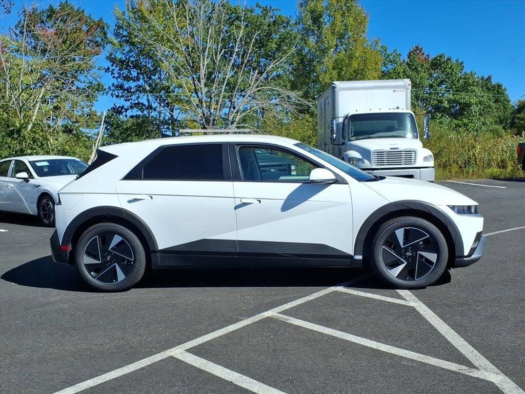 New 2025 Hyundai Ioniq 5 SE image 4