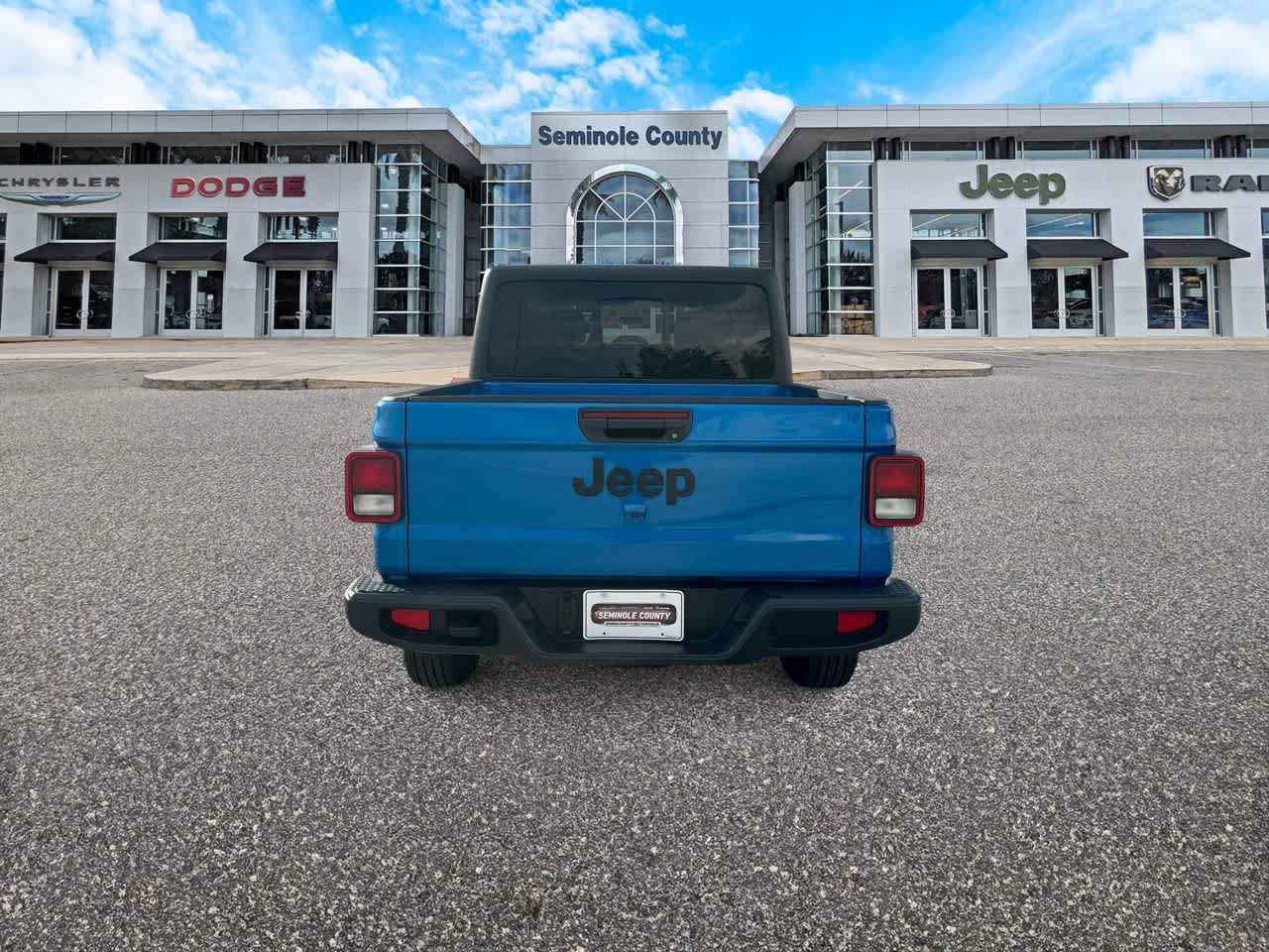 Certified 2024 Jeep Gladiator Sport AWD/4WD image 7