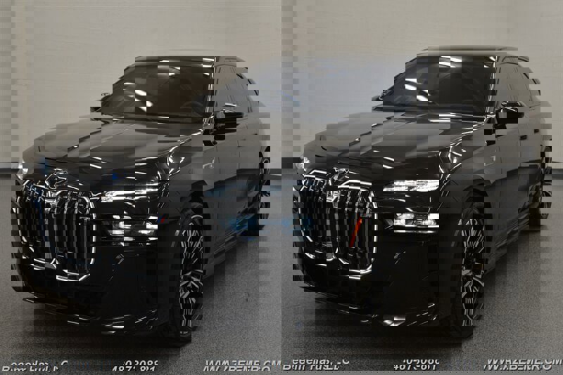 Used 2024 BMW i7 M70 w/ Executive Package image 2