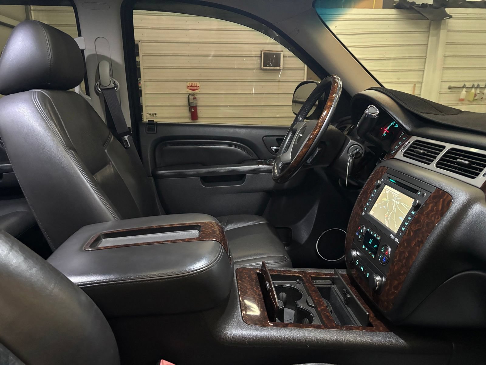 Used 2014 GMC Yukon Denali AWD/4WD image 30