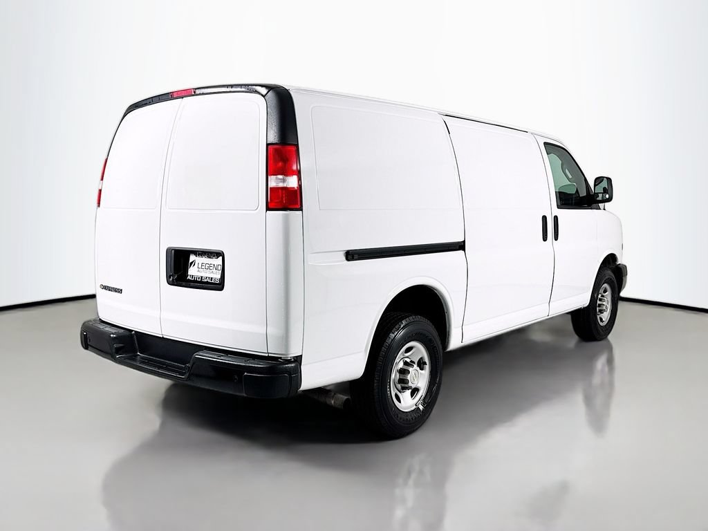Used 2022 Chevrolet Express 2500 w/ Driver Convenience Package RWD image 5