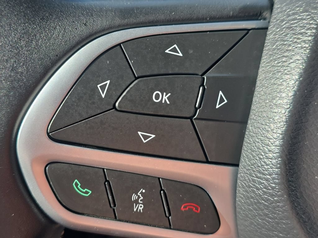 Used 2017 Chrysler Pacifica Touring-L FWD image 26