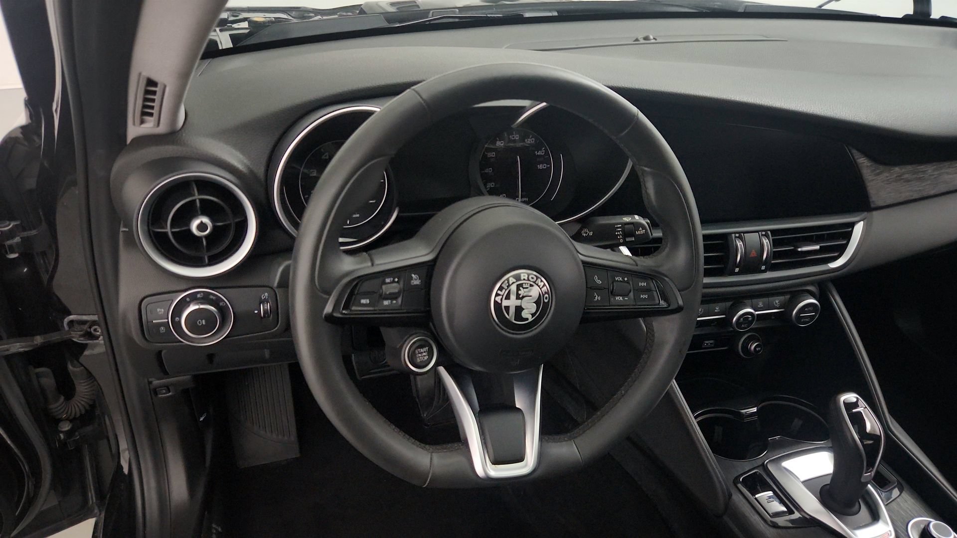 Used 2020 Alfa Romeo Giulia AWD w/ Cold Weather Package image 18