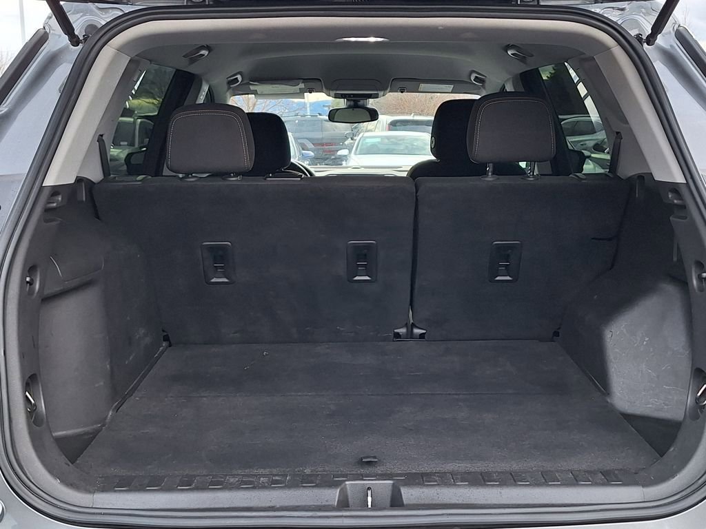 Used 2021 GMC Terrain SLE image 27