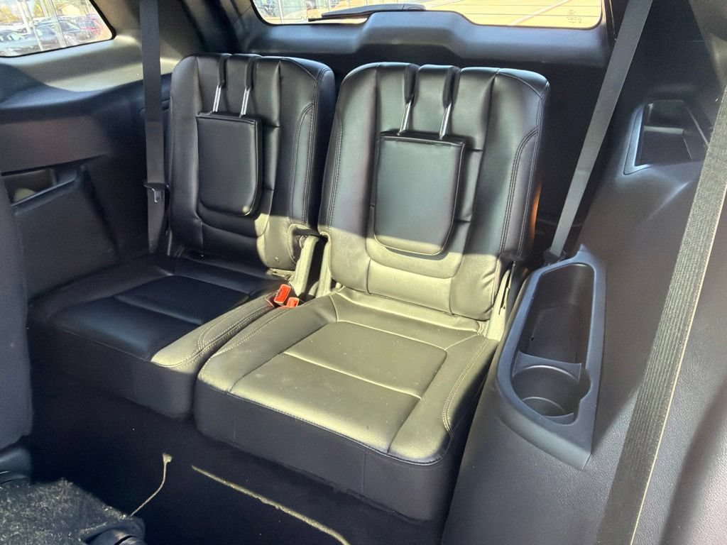 Used 2018 Ford Explorer XLT w/ Equipment Group 202A AWD/4WD image 18