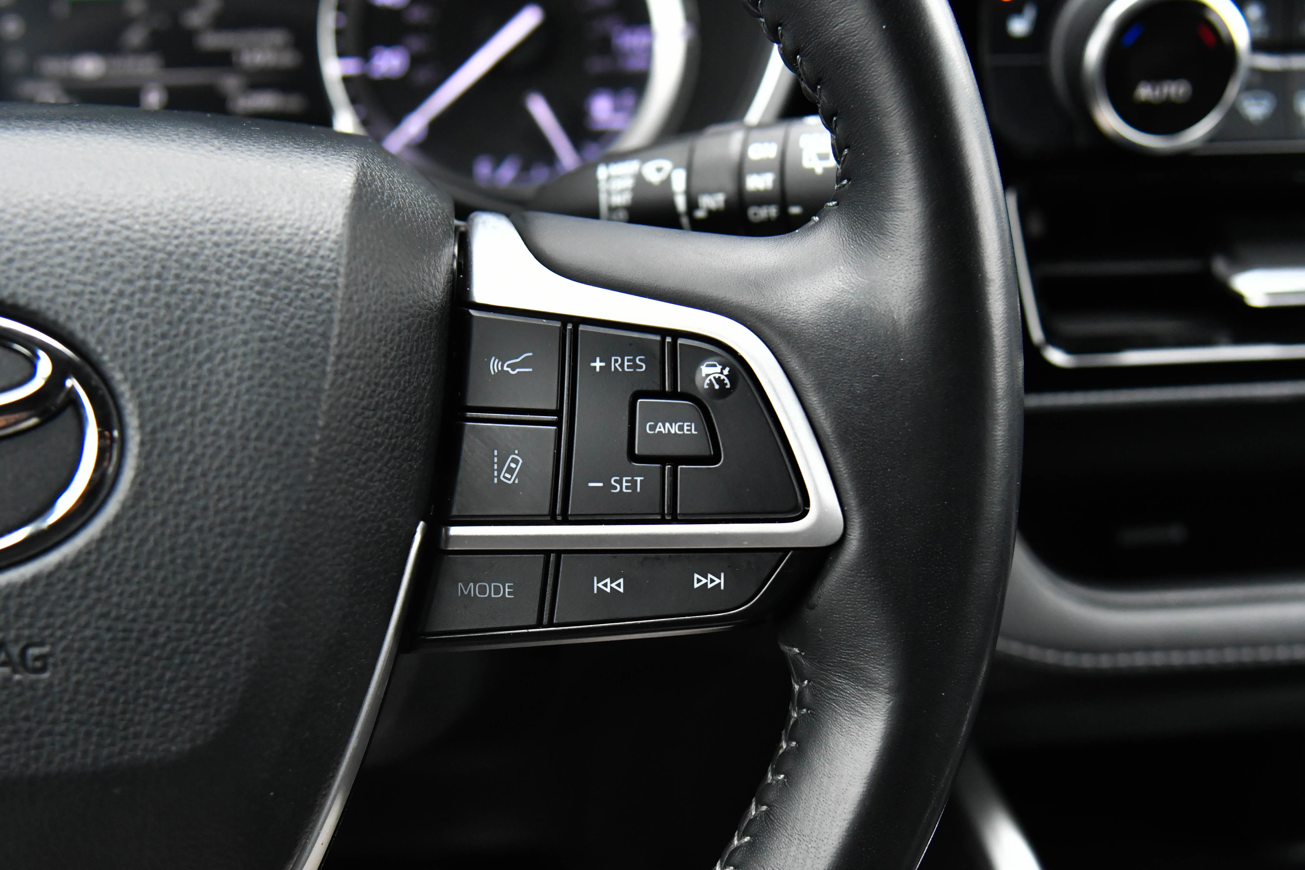 Used 2022 Toyota Highlander XSE image 29