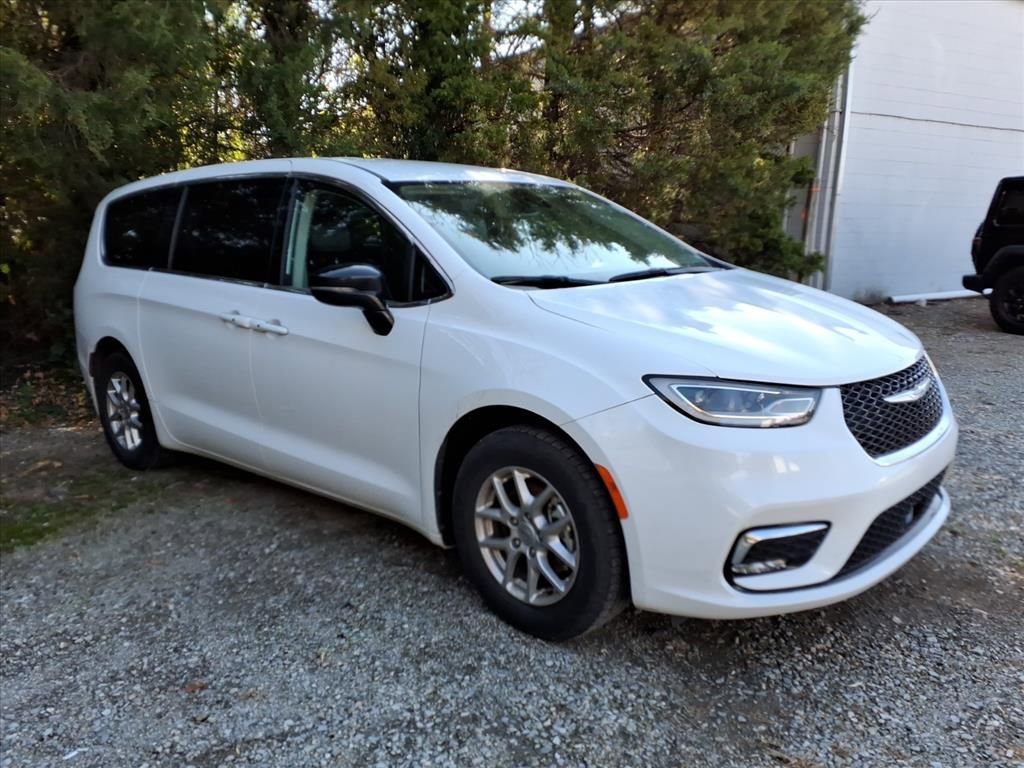 Used 2024 Chrysler Pacifica Touring-L