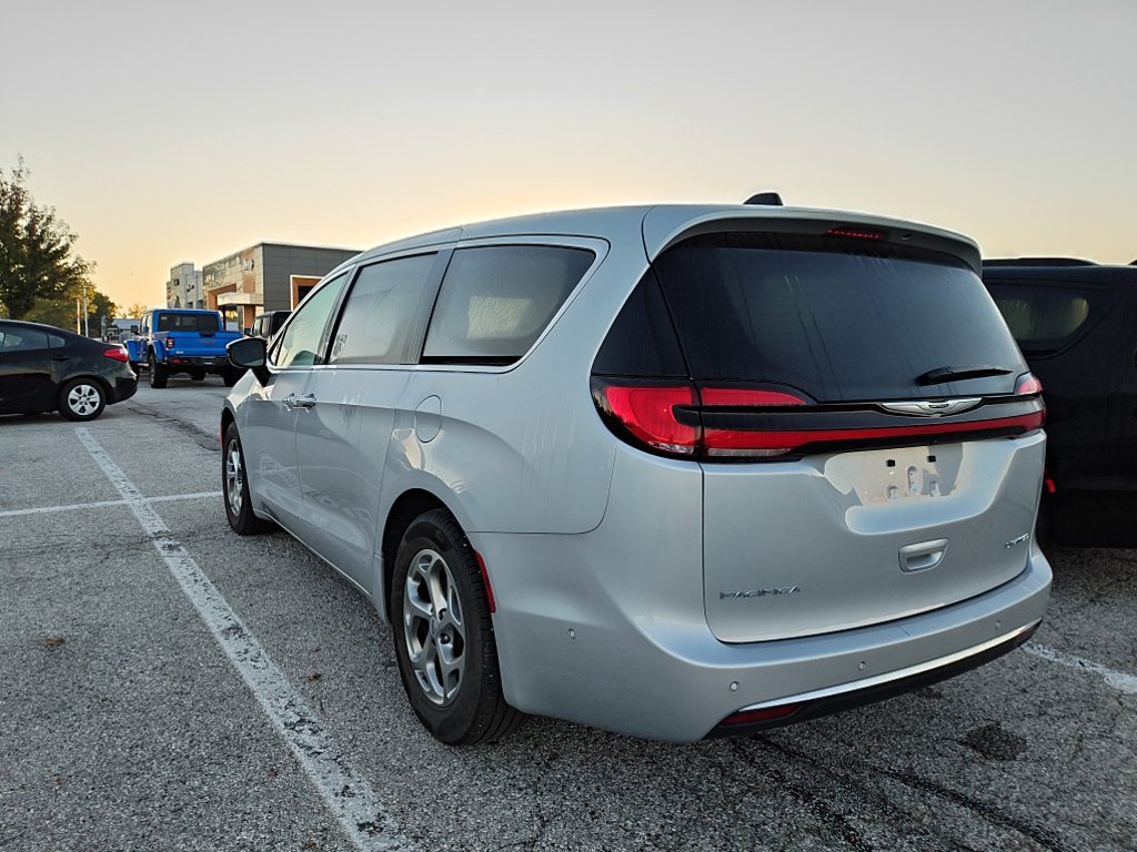Used 2024 Chrysler Pacifica Limited FWD image 6