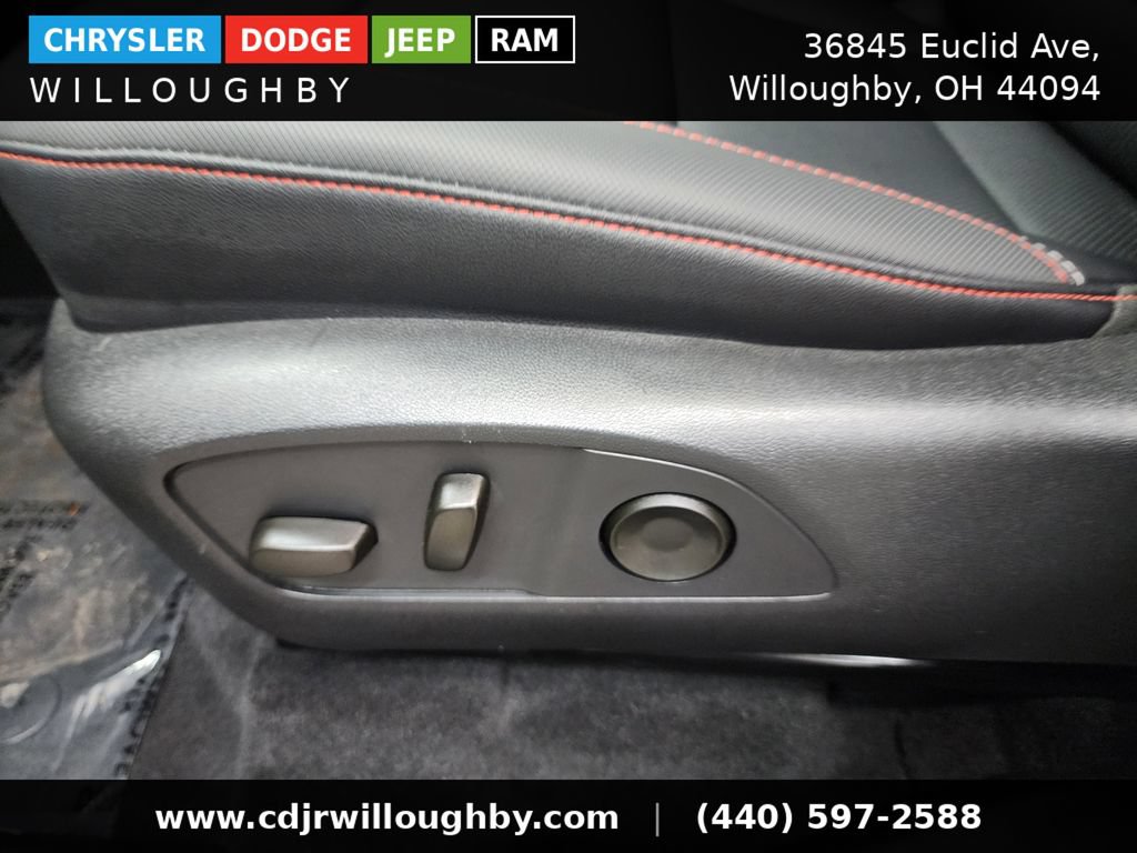 Used 2025 Chevrolet Traverse Z71 AWD/4WD image 16