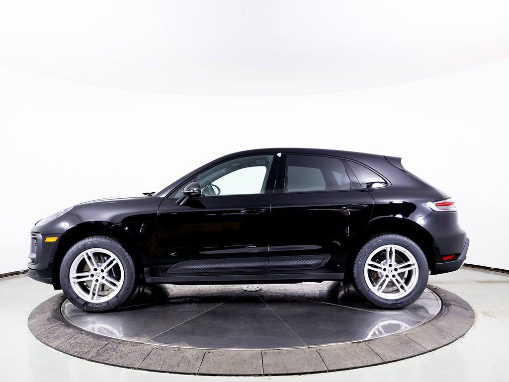 Certified 2025 Porsche Macan image 2