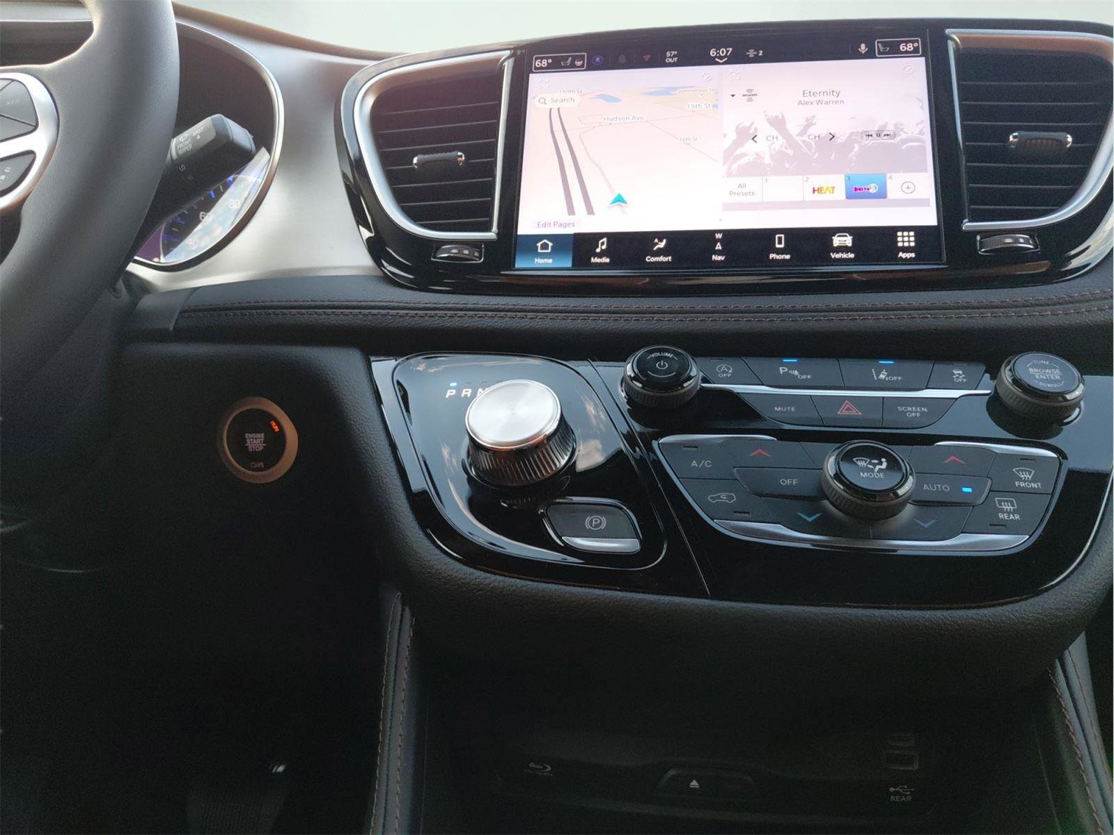 New 2026 Chrysler Pacifica Pinnacle image 11