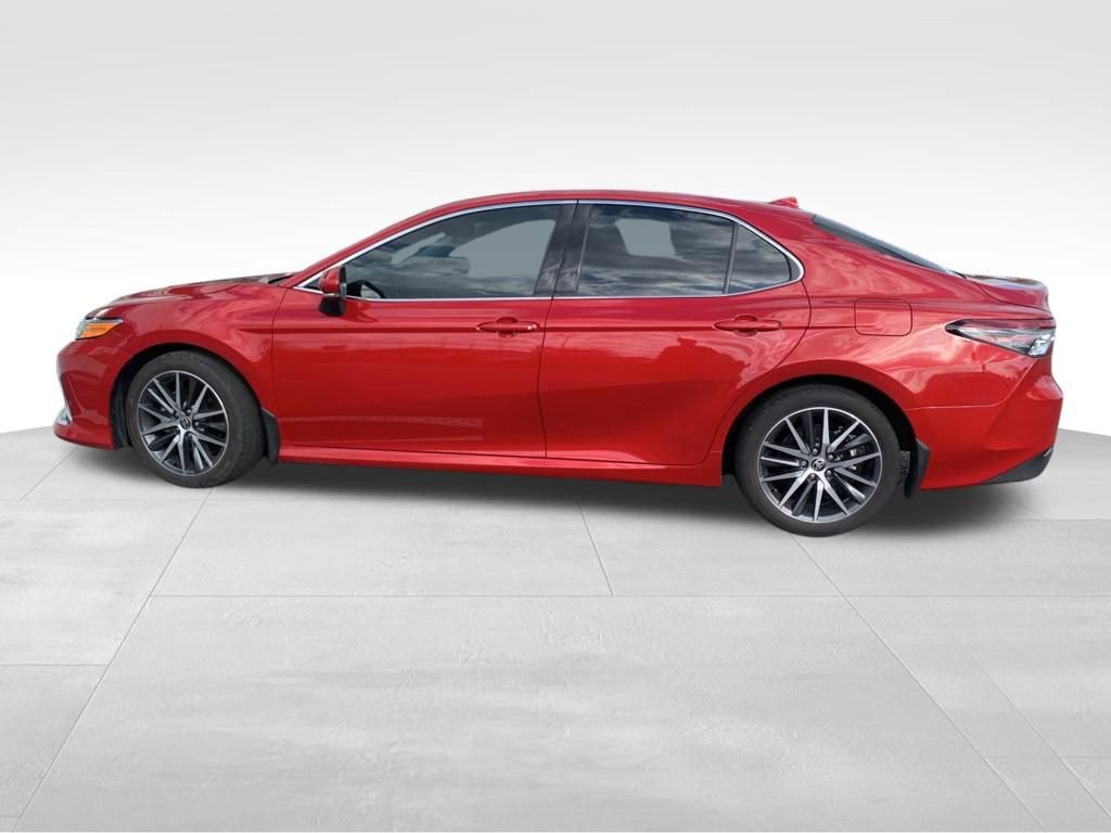 Used 2024 Toyota Camry XLE image 2