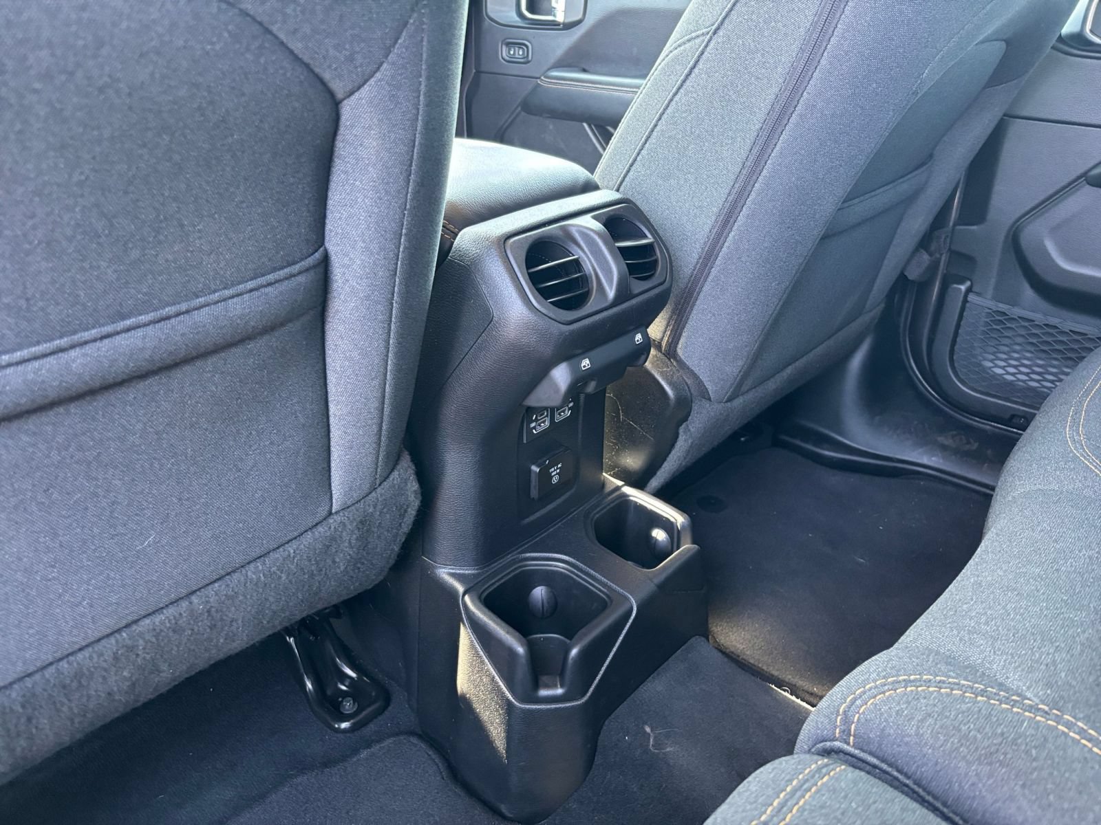 Used 2025 Jeep Wrangler Unlimited Sahara AWD/4WD image 18