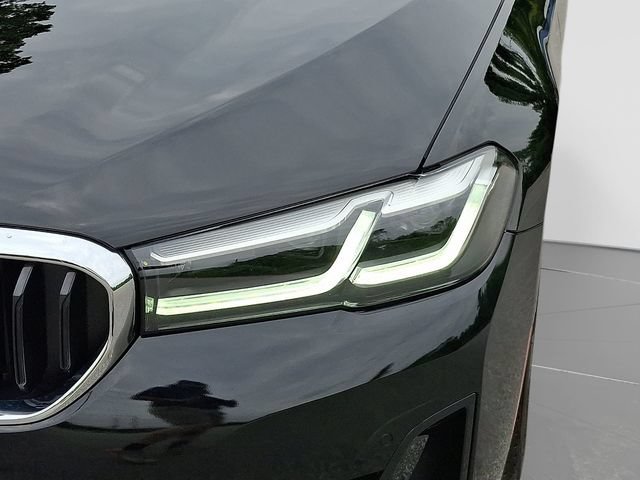 Used 2023 BMW 530i w/ Premium Package RWD image 11