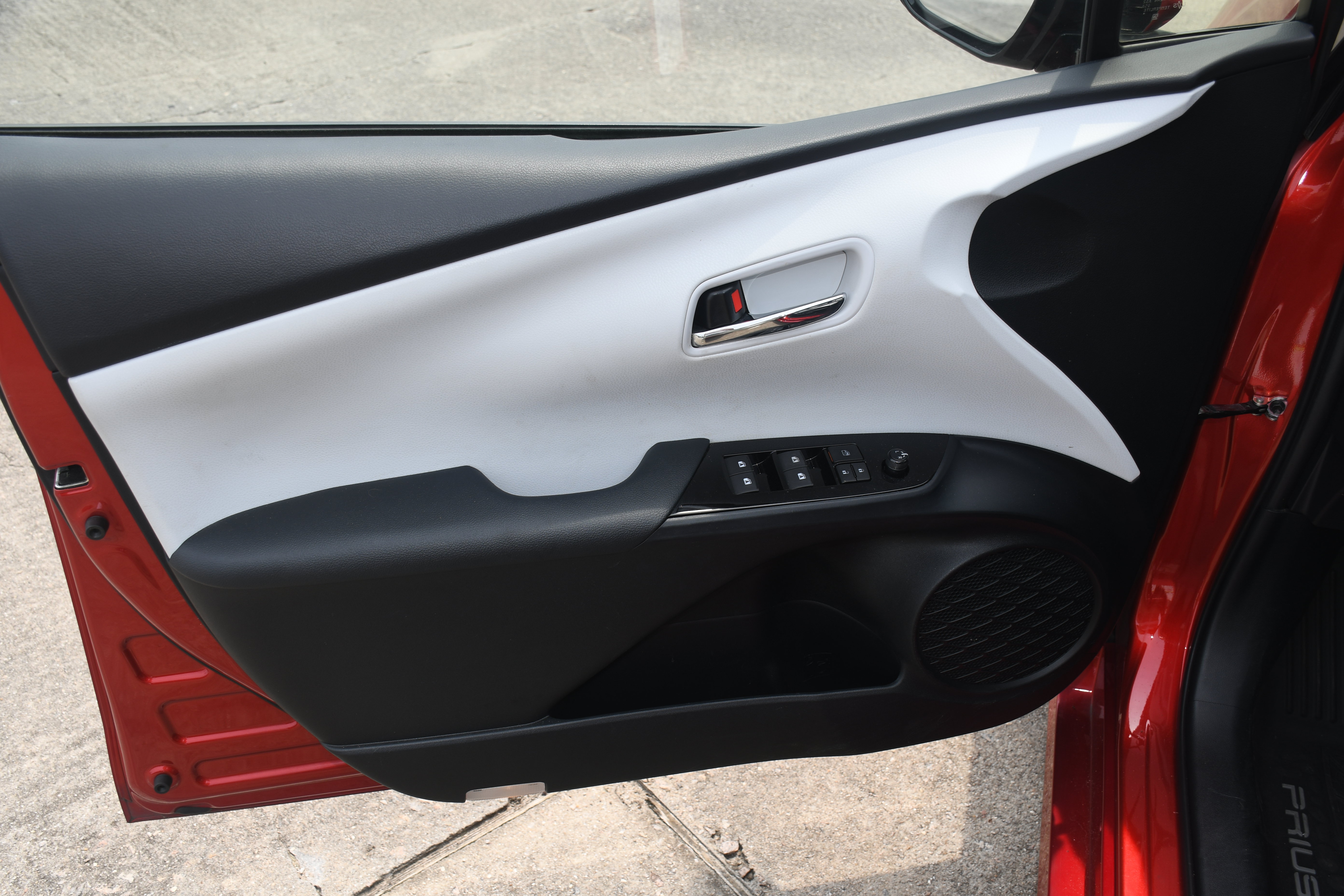 Used 2017 Toyota Prius Four FWD image 10