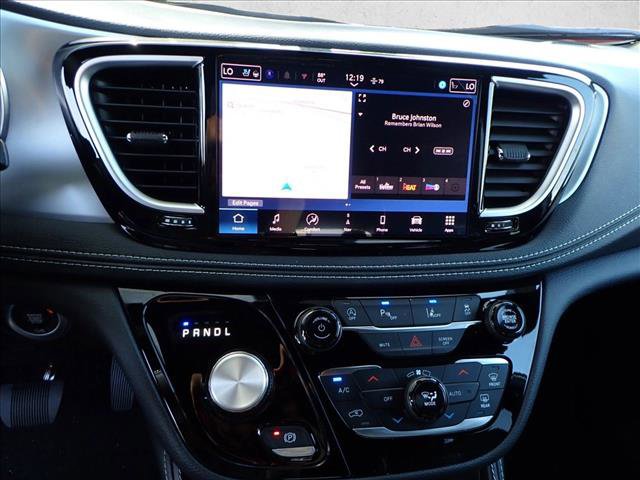 New 2026 Chrysler Pacifica Limited w/ Uconnect Theater Family Group AWD/4WD image 20