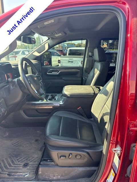 Used 2025 Chevrolet Silverado 2500 LTZ w/ LTZ Convenience Package AWD/4WD image 13