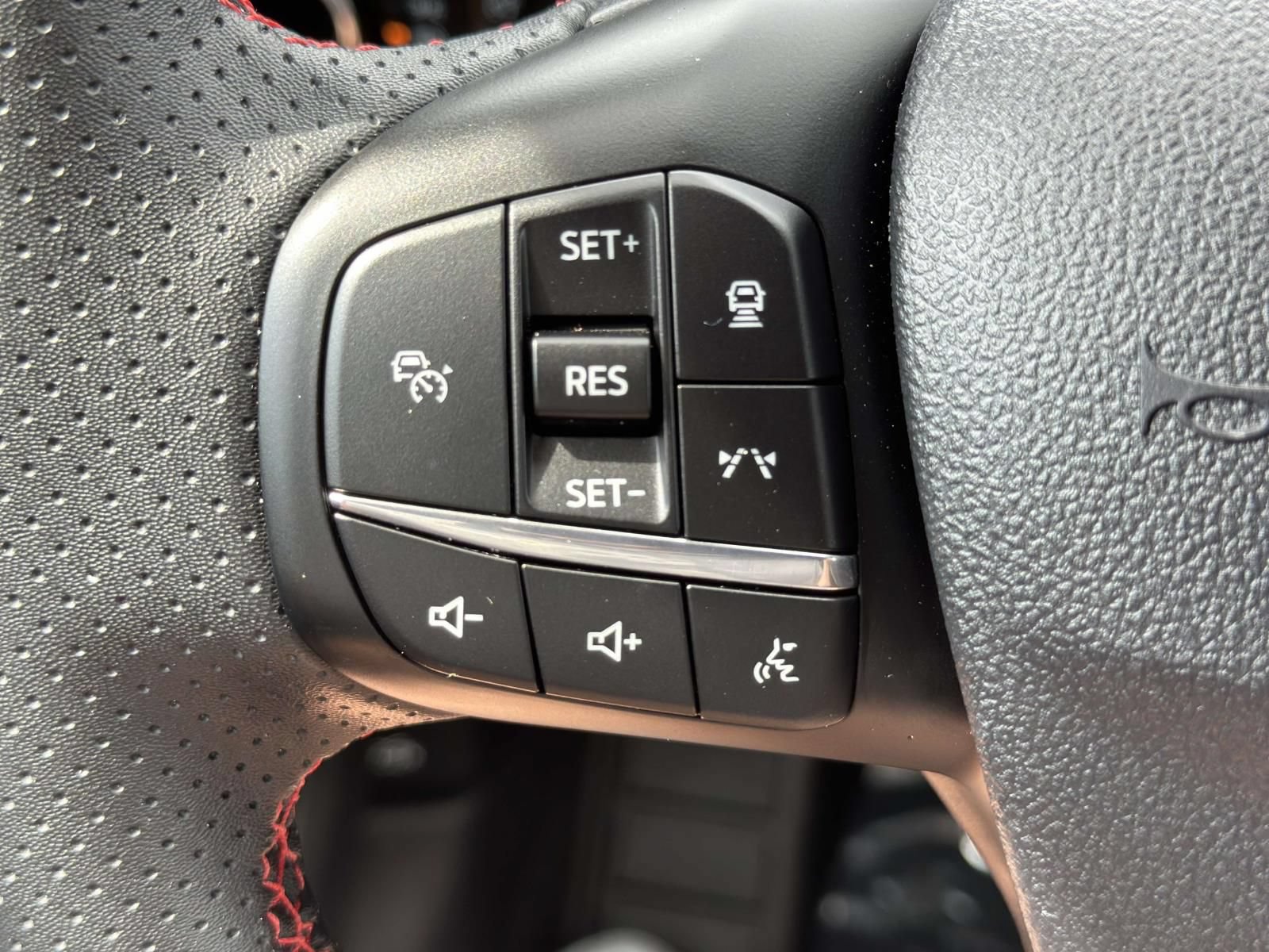 Used 2025 Ford Escape ST-Line w/ Tech Pack #1 AWD/4WD image 14
