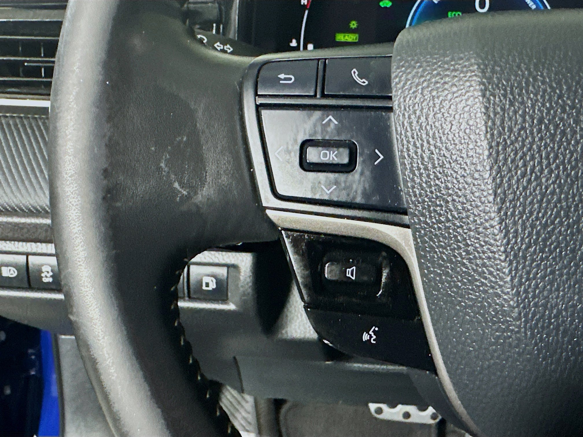 Used 2025 Toyota Camry SE w/ Convenience Package FWD image 16