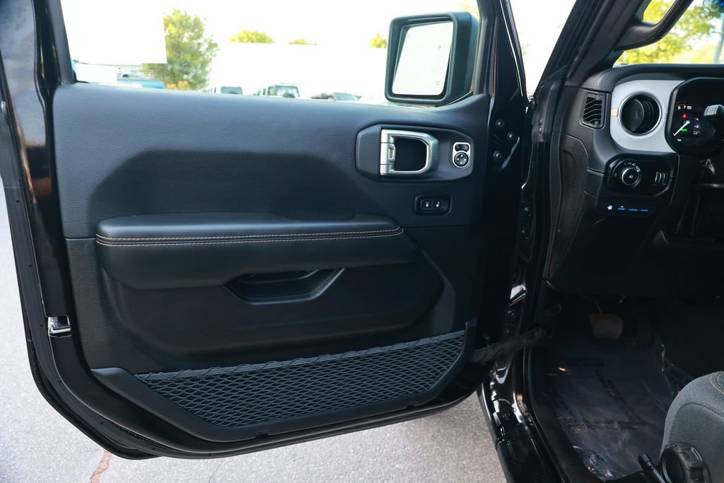 Used 2025 Jeep Wrangler Unlimited Sahara w/ Safety Group AWD/4WD image 17