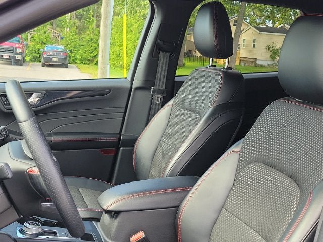 Used 2024 Ford Escape ST-Line w/ Tech Pack #1 AWD/4WD image 5