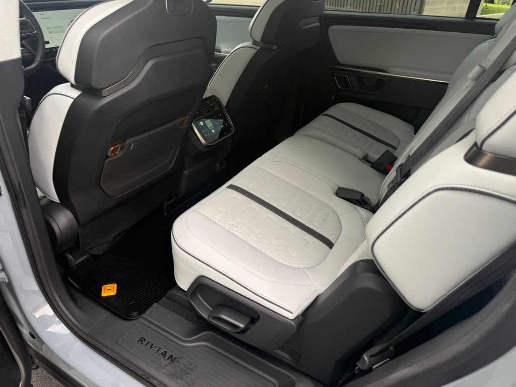 Used 2023 Rivian R1S Adventure AWD/4WD image 30