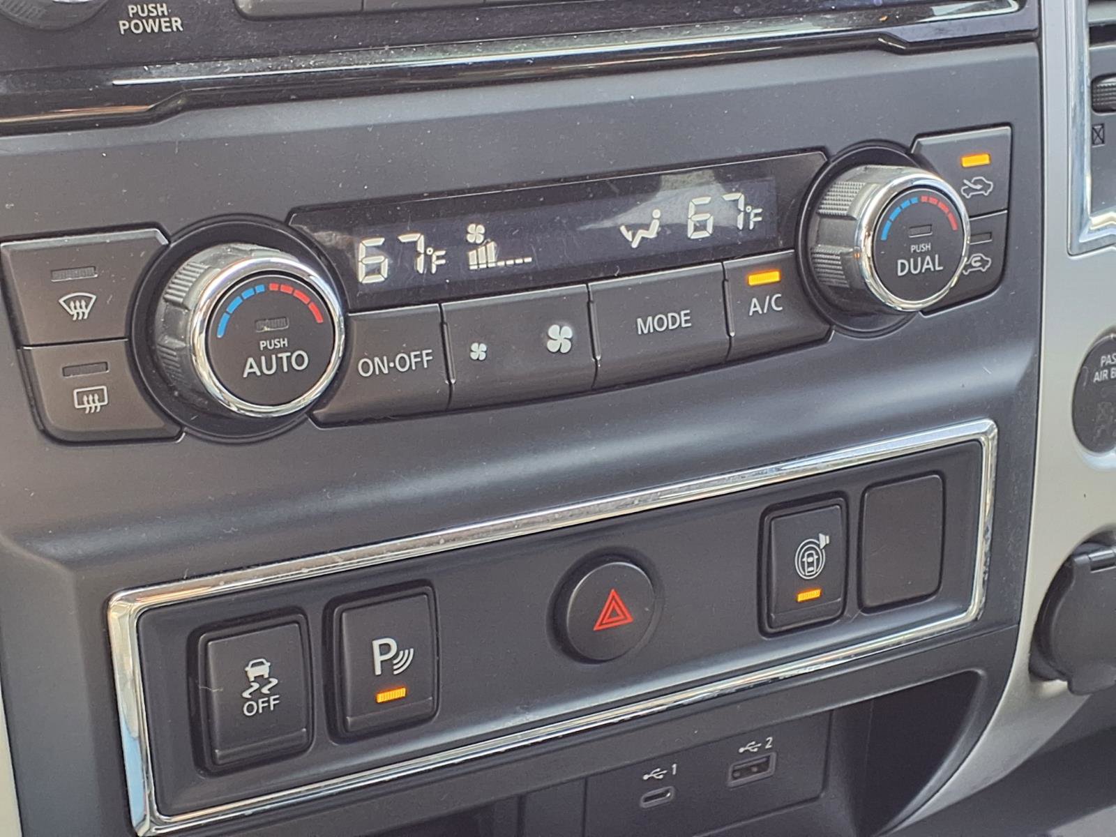 Used 2021 Nissan Titan SV w/ SV Convenience Package image 8