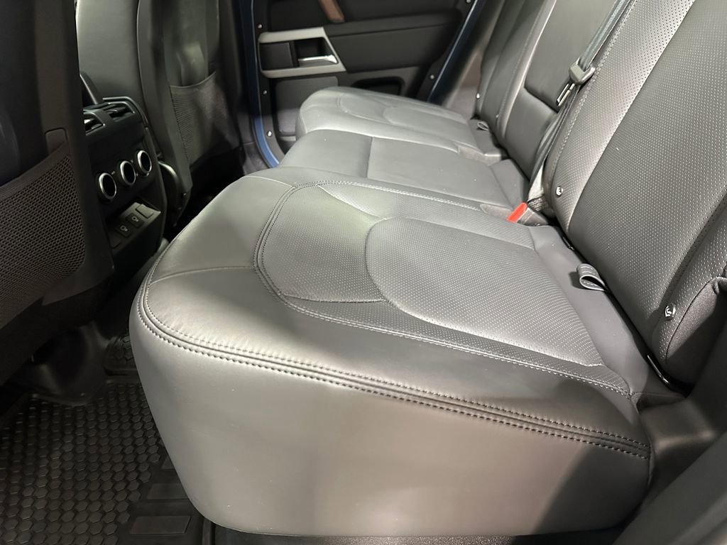 Used 2024 Land Rover Defender 110 SE image 16