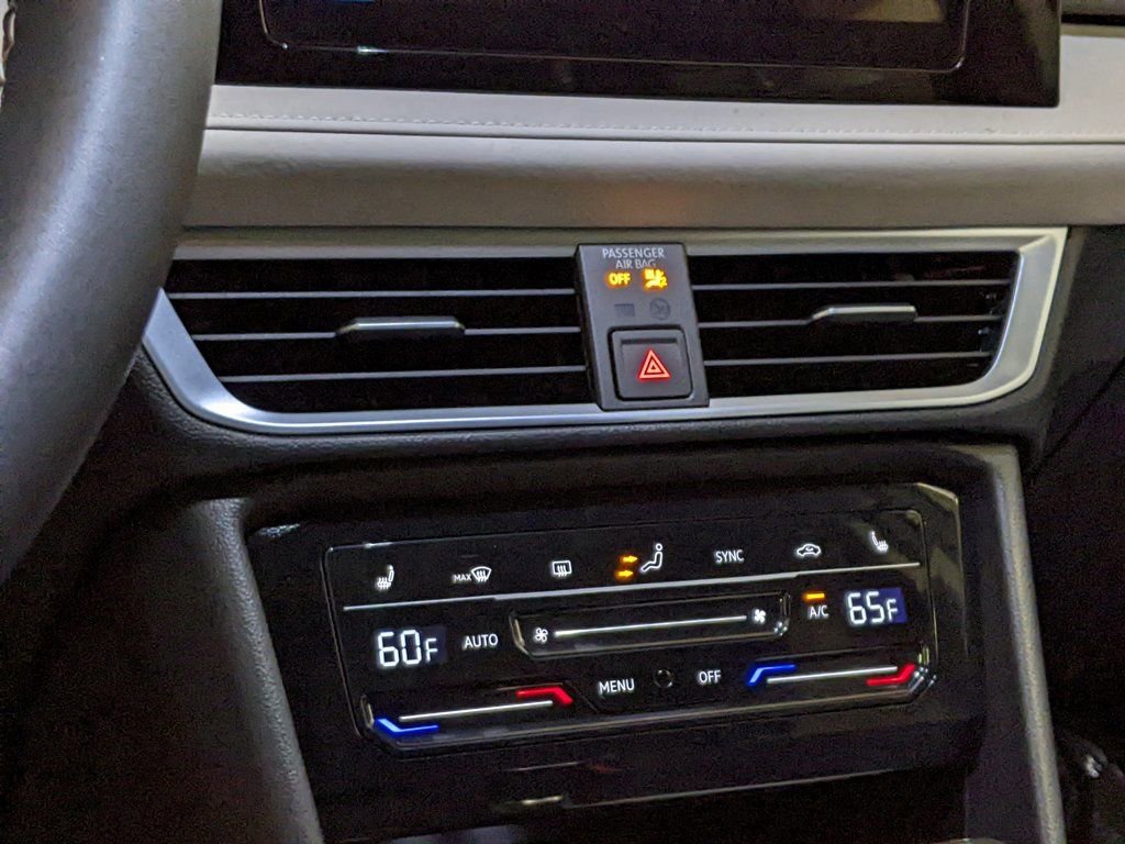New 2025 Volkswagen Taos SE image 18
