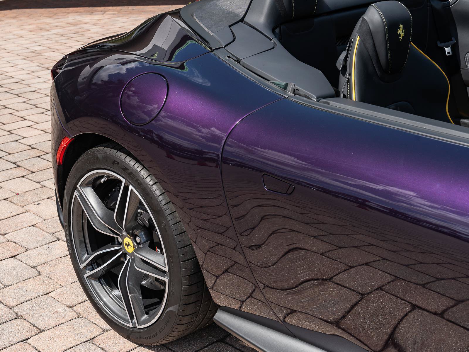 Used 2025 Ferrari Roma Spider RWD image 9
