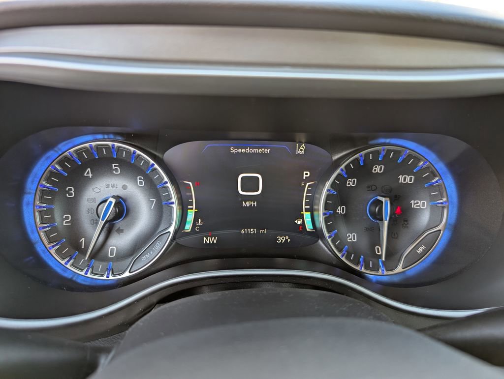 Used 2024 Chrysler Pacifica Touring-L image 23