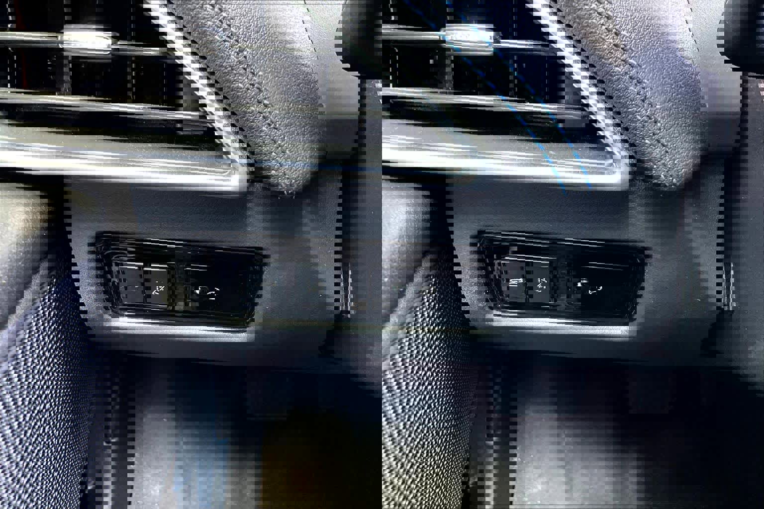 Used 2018 Jaguar XE R-Sport image 34