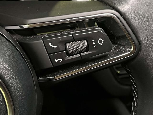 Certified 2025 Porsche Macan image 40