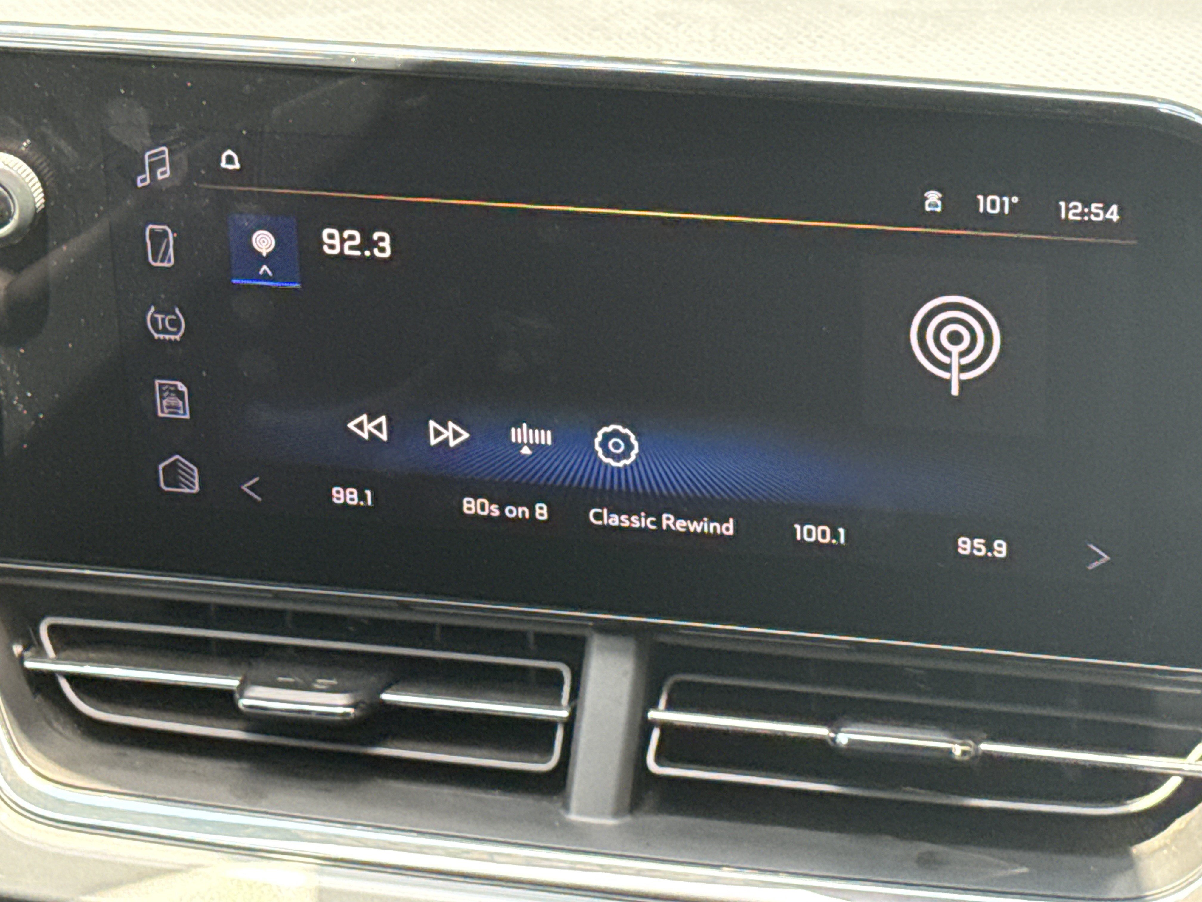 Used 2025 Chevrolet Trax LT FWD image 16