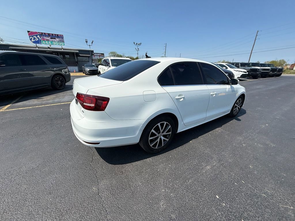 Used 2017 Volkswagen Jetta SE image 3
