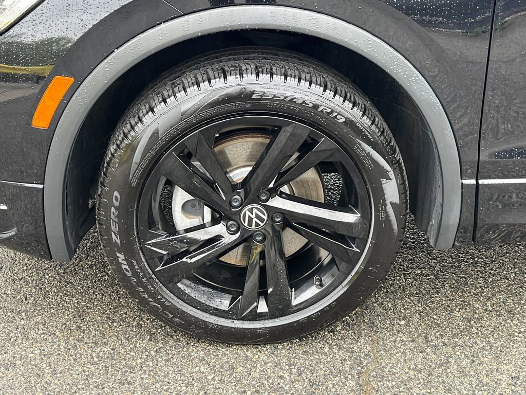 Used 2024 Volkswagen Tiguan SE R-Line AWD/4WD image 8