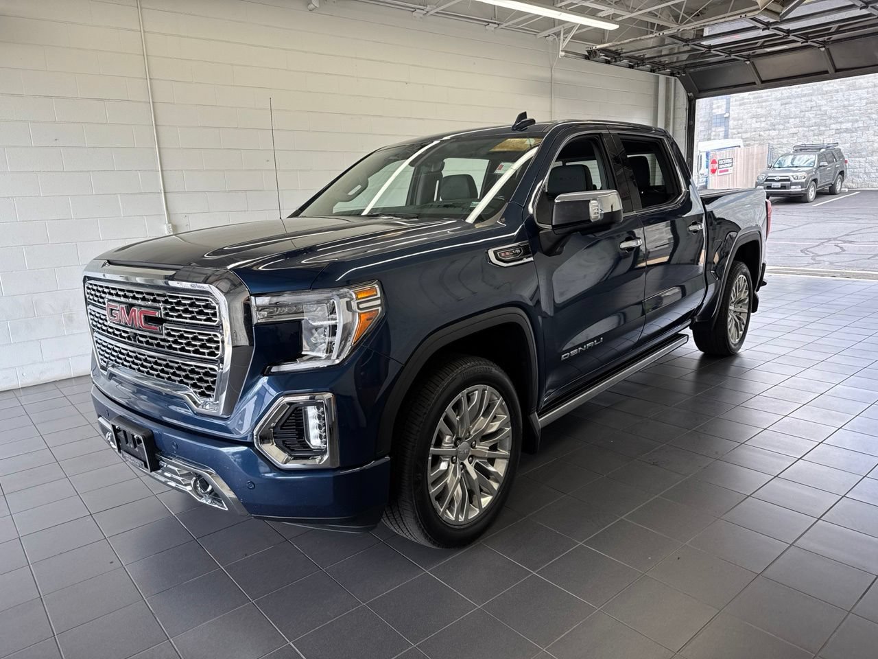 Used 2019 GMC Sierra 1500 Denali w/ Denali Ultimate Package AWD/4WD image 4