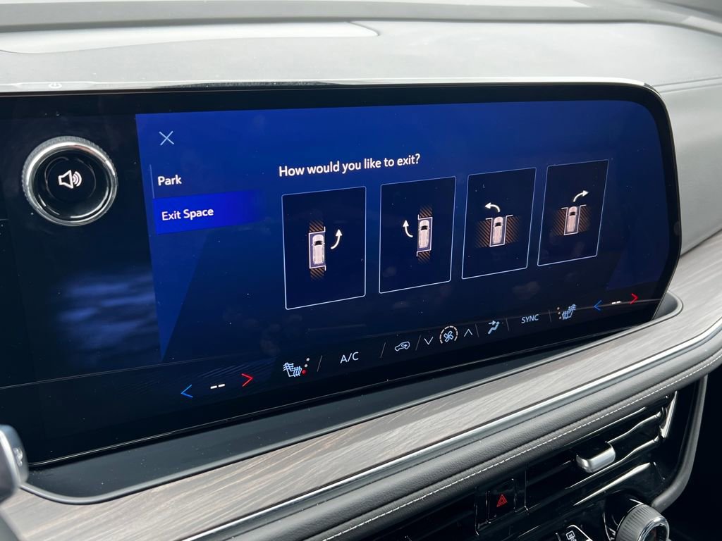 Used 2025 Chevrolet Tahoe LT image 27