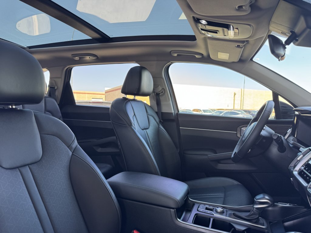 Used 2022 Kia Sorento EX w/ Panoramic Sunroof Package FWD image 41