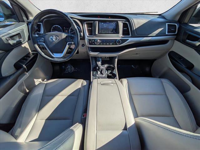 Used 2018 Toyota Highlander XLE image 24