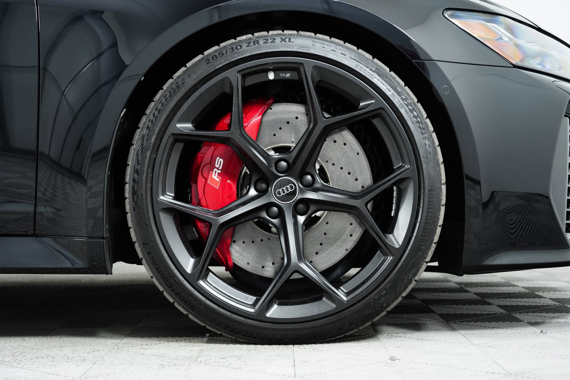 Used 2024 Audi RS 6 performance w/ Matte Carbon Package image 30