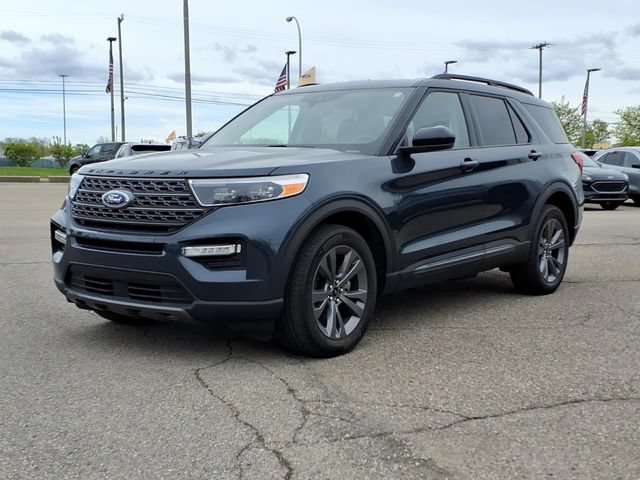 Certified 2024 Ford Explorer XLT w/ Equipment Group 202A AWD/4WD image 3