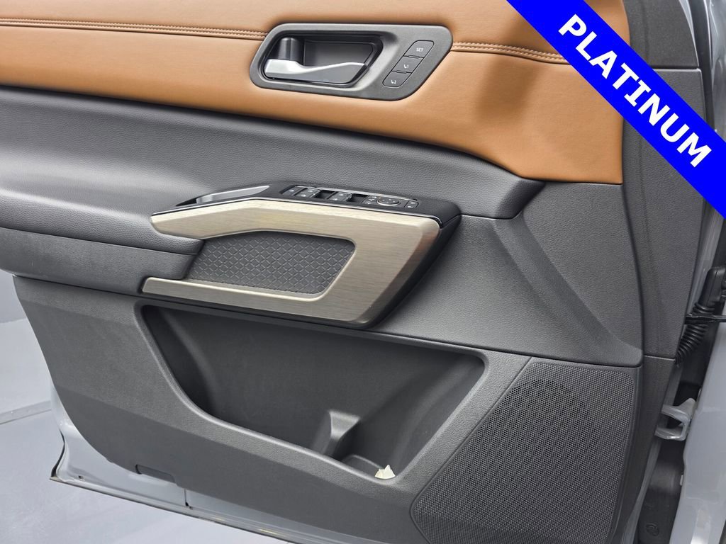 Used 2024 Nissan Pathfinder Platinum image 29