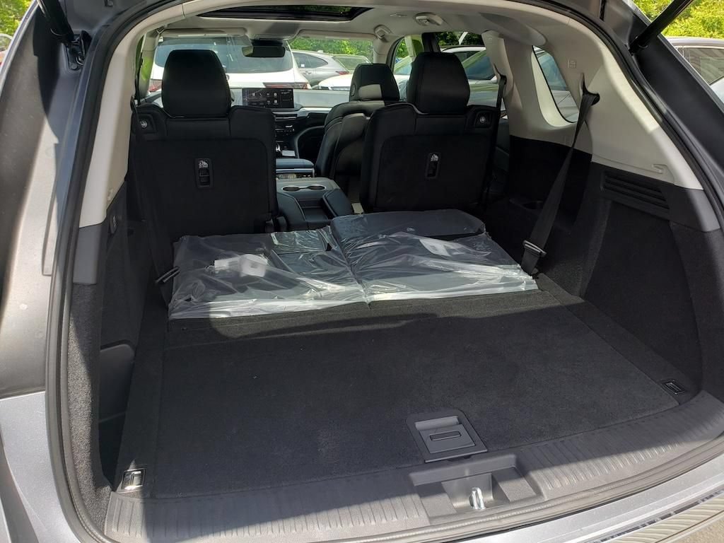 New 2026 Acura MDX SH-AWD image 3