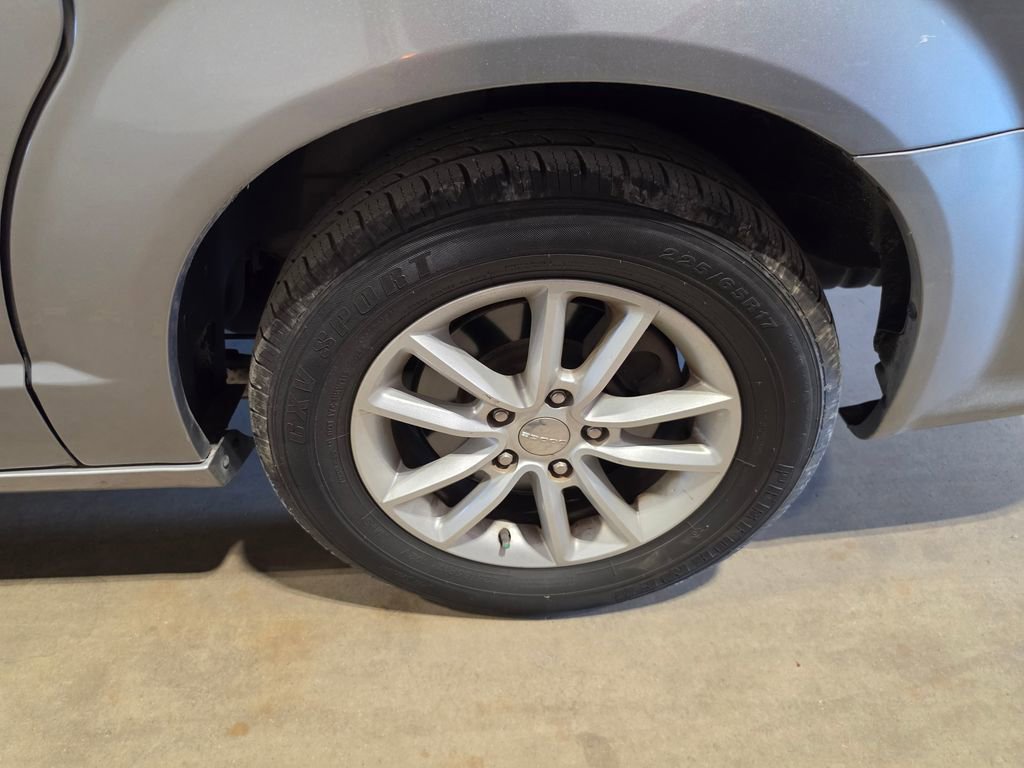 Used 2019 Dodge Grand Caravan SXT FWD image 3