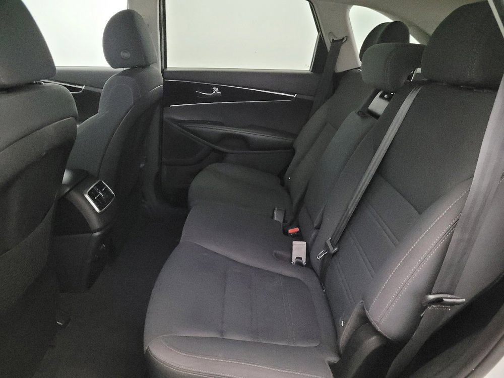 Used 2019 Kia Sorento LX AWD/4WD image 18
