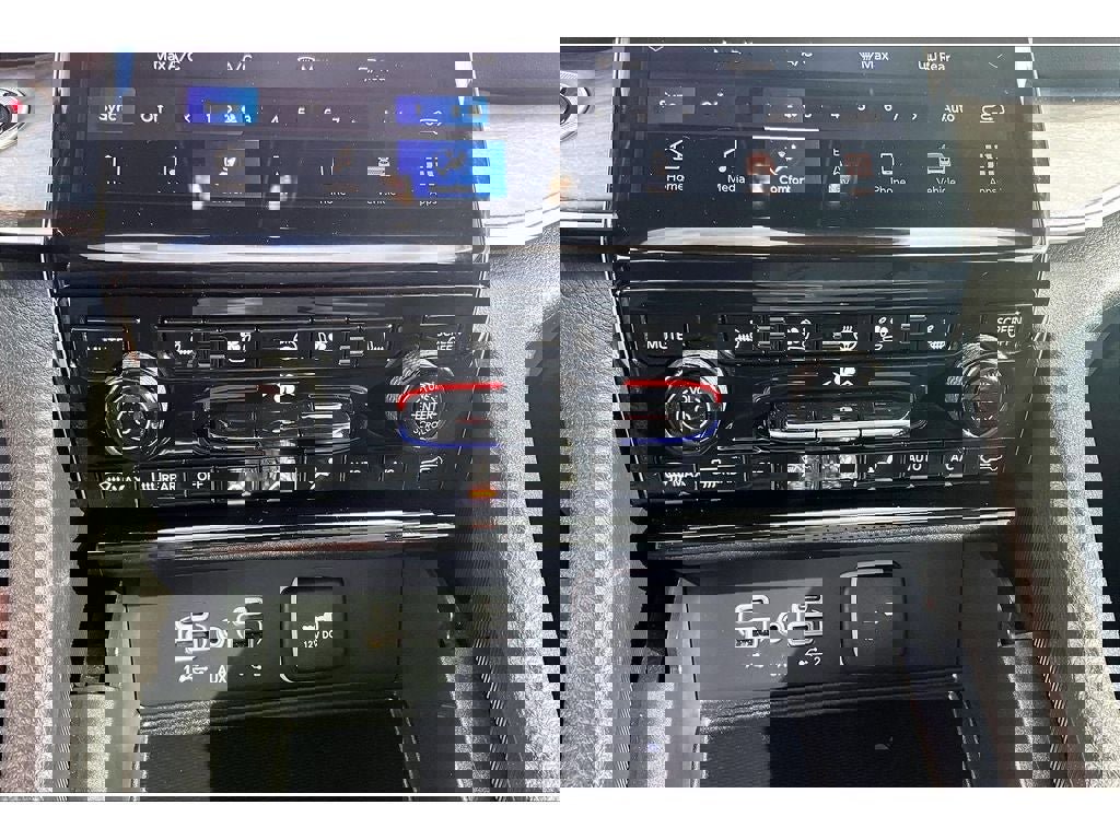 Used 2025 Jeep Grand Cherokee L Limited w/ Luxury Tech Group II image 25