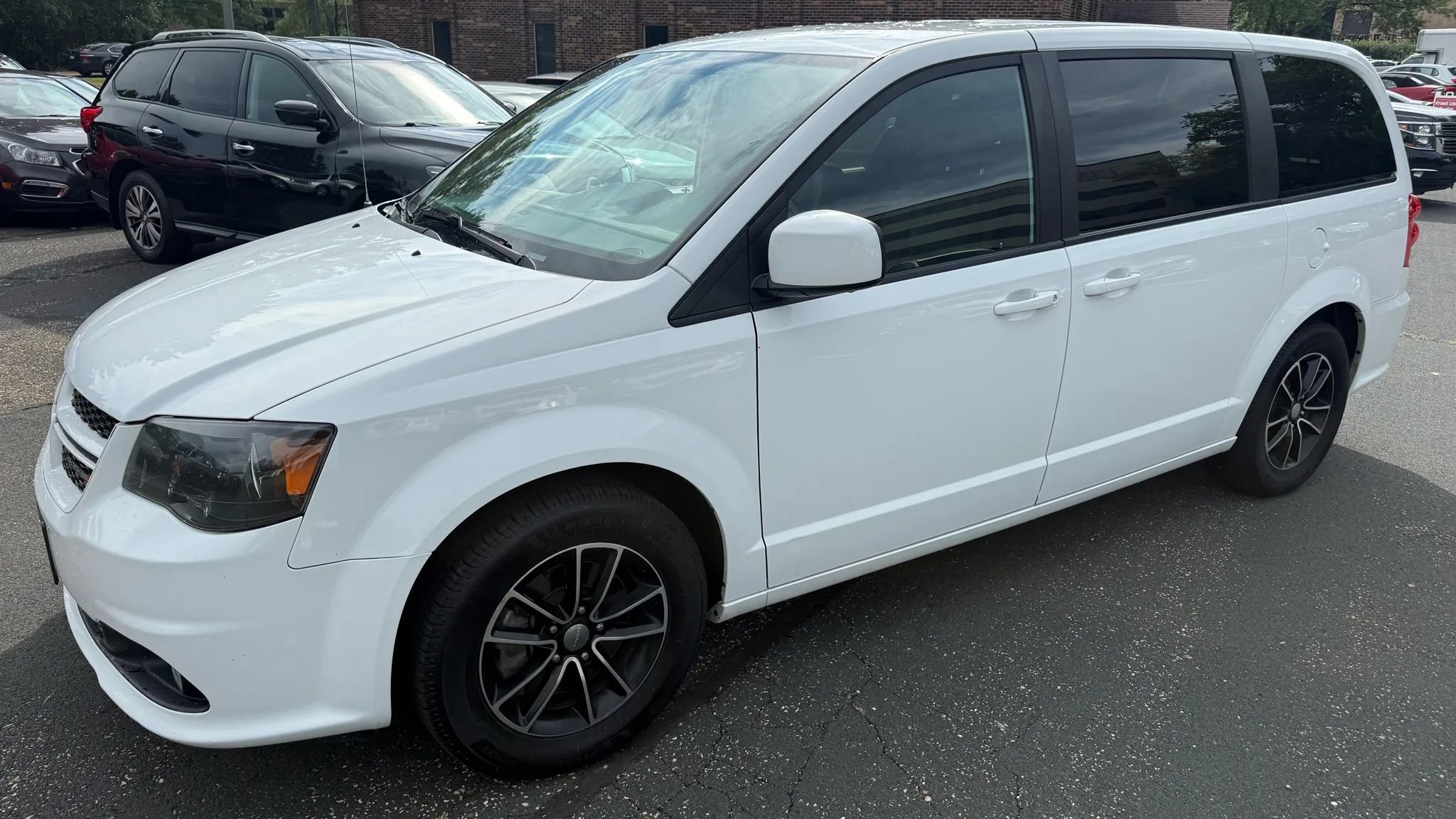 Used 2019 Dodge Grand Caravan GT image 1