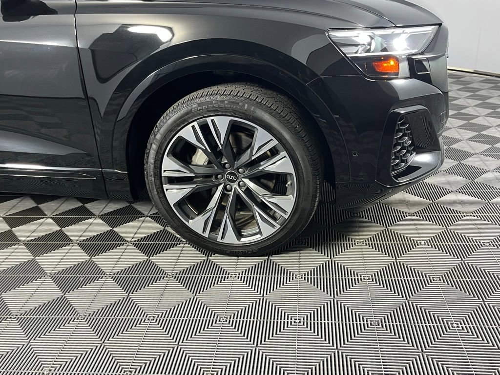 Used 2024 Audi Q8 Premium Plus w/ Premium Plus Package image 11