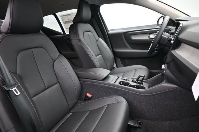 New 2026 Volvo XC40 B4 Core w/ Climate Package FWD image 33